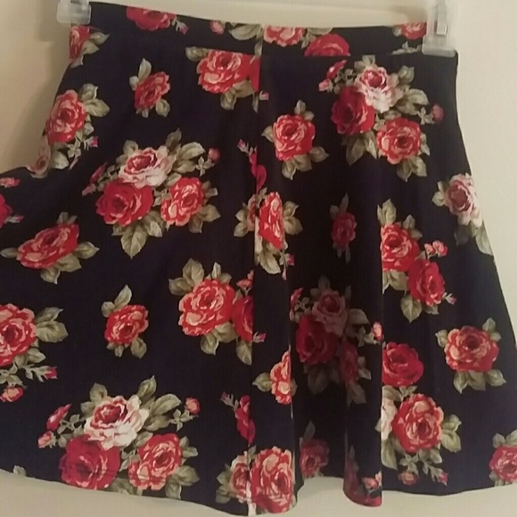 Women's floral print Forever 21 mini skirt - Picture 2 of 3